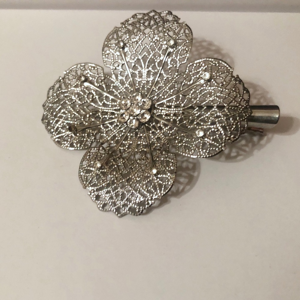 ❤️Silver Floral Diamond Hair Clip